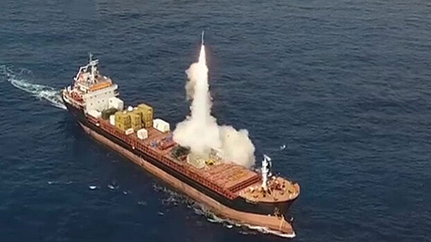 Израиль запустил ракету с контейнеровоза