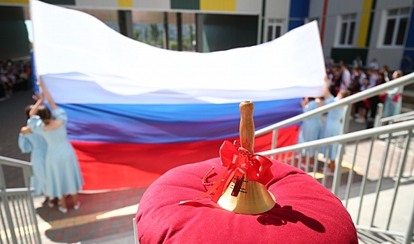 Радостные и беззаботные: волгоградские выпускники отметили «Последний звонок»