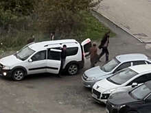 В Москве сразу 11 строителей поместились в Lada Largus
