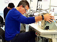 Бандерас решил одеть мужчин в плащи Зорро