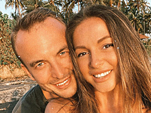 Нежность: Нюша показала красивое «беременное» фото с любимым супругом