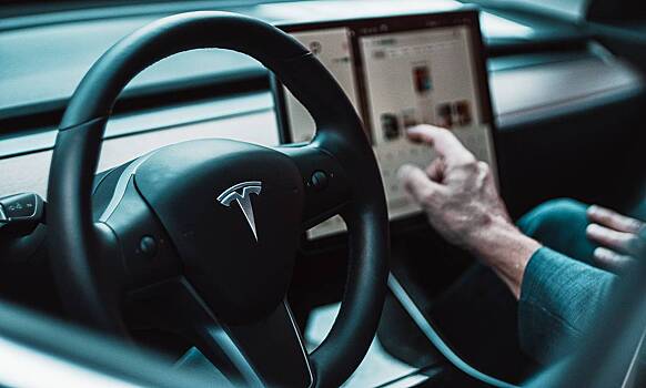 Водители Tesla оказались самыми опасными на дорогах