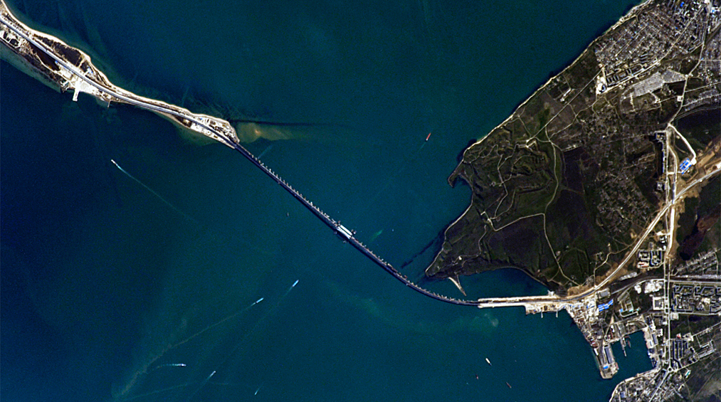 Вид на Крымский мост с МКС, 24 апреля 2018 года