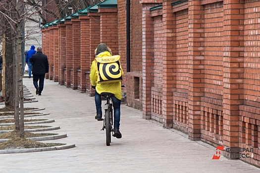 Рынок подработки растет: названы зарплаты курьеров и водителей в регионах