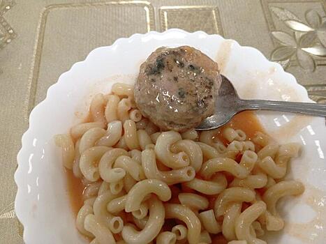 Прокуратура завершила проверку в школе, где детям подавали еду с плесенью