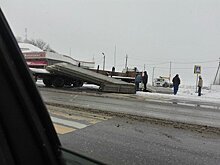 Бетонные плиты чудом не устроили крупное ДТП под Таганрогом