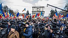 В Молдавии около 2 тысяч человек пикетируют здание правительства