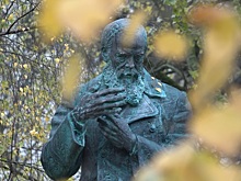 В центре Калининграда появился сквер им. Достоевского со скульптурой писателя