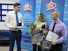 Ханты-Мансийский банк вручил югорской семье медаль