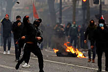 В Париже в ходе протестов против пенсионной реформы начались беспорядки