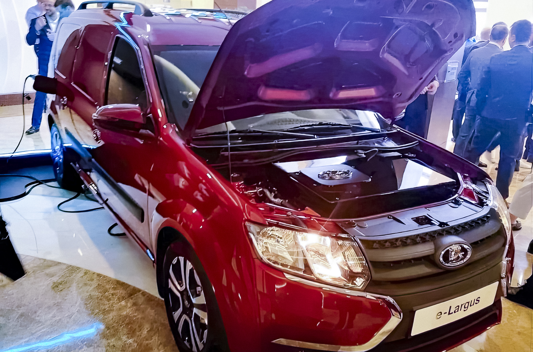АвтоВАЗ представил в Сочи новый электрический фургон Lada e-Largus