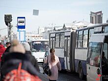 Автобус заехал на столб в Петербурге: есть пострадавшие