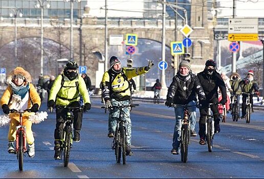 В Москве проходит зимний велопарад