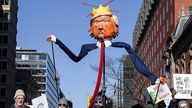 Клинтон призвал американцев встать против Трампа