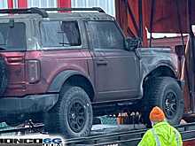 В США загорелся автовоз с предсерийными Ford Bronco