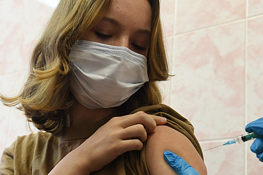 Минздрав озвучил число привитых против коронавируса подростков