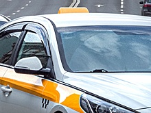 В Санкт-Петербурге девушка на ходу выпрыгнула из такси, испугавшись неадекватного водителя