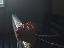 В РПЦ объяснили, нужно ли на домашнюю молитву покрывать голову платком