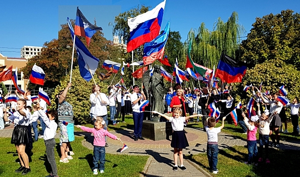 Волгоградцы отметили годовщину присоединения к России новых территорий