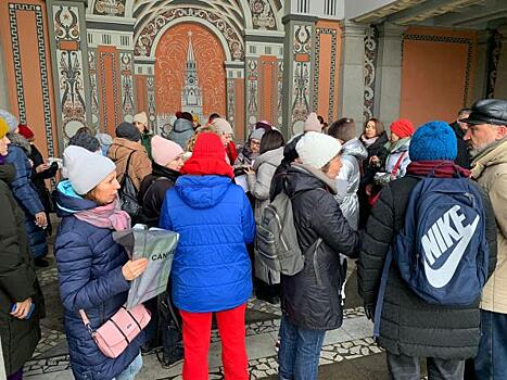 Противники дистанционной учебы устроили сход у мэрии Екатеринбурга