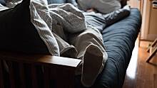 Сомнолог объяснил, почему возникают боли в ногах во время сна