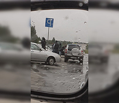 Остановили Mercedes, скрутили водителя: в Екатеринбурге спецназ задержал банду вымогателей