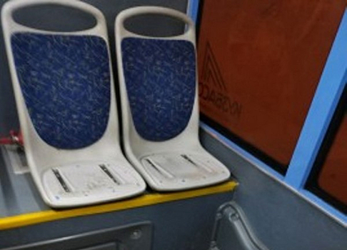 Сибирские вандалы уничтожили сидения в автобусе