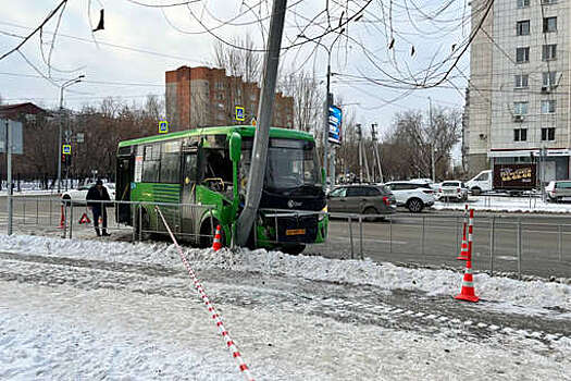 В Тюмени в результате ДТП с участием маршрутного автобуса пострадали 10 человек