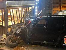 ДТП в Балашихе: машина врезалась в торговый павильон