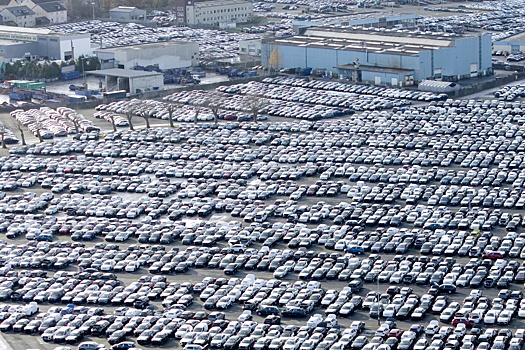 Тысячи новых Volkswagen и Audi бросили ржаветь на парковке