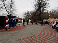 В станице Новодонецкой Бейсугского поселения торжественно открыли вторую очередь благоустроенного сквера (фото)