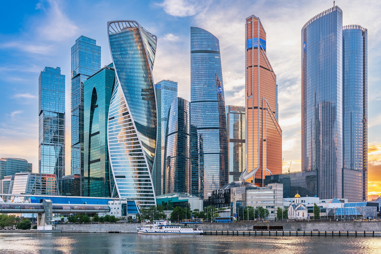 В «Москва-Сити» начался снос вестибюля моста «Багратион» - EuroPress.news