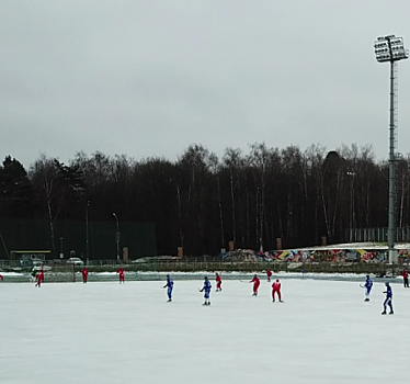 Юниорская сборная России и хоккейный клуб «Динамо» сразились на стадионе «Зоркий»
