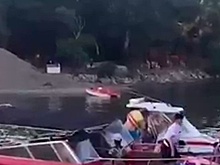 В Сети опубликовали видео перевернувшегося катамарана под Краснодаром