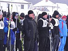 Сотрудники УМВД пробежали на лыжах по стадиону «Снежинка»