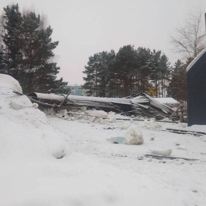 Водонапорная башня рухнула в российском селе и оставила жителей без воды