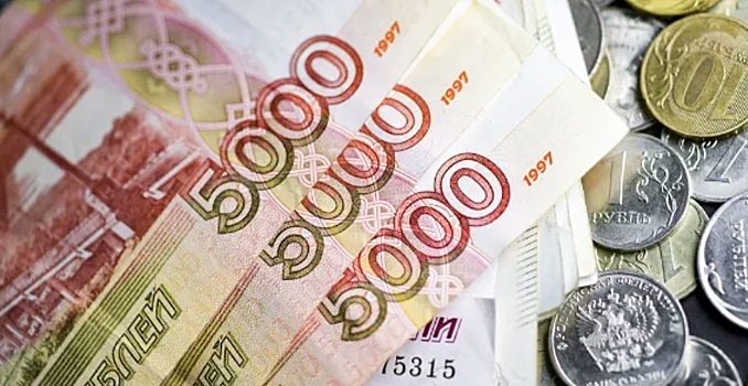 Россияне начали перекладывать деньги с вкладов