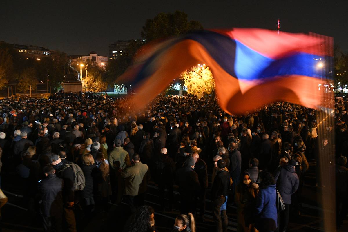 В Ереване начался сидячий митинг армянских переселенцев