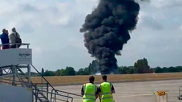 Вблизи Лондона упал пассажирский самолет