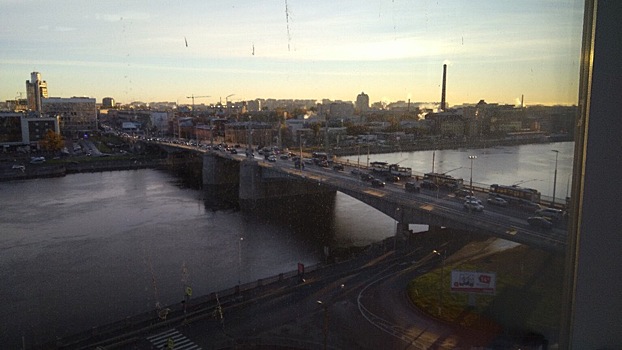 «Дни жестянщика» в Петербурге и районе открыли с боем. Водителей подвел первый гололед