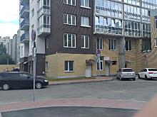 Возле челябинской высотки запретили остановку машин