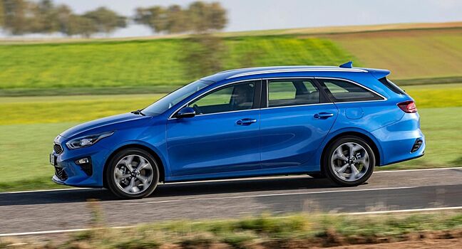 KIA Ceed SW vs. LADA Vesta SW Cross: Два ходовых универсала сравнили в Сети