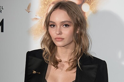 17-летняя Лили Роуз Депп снялась в откровенной фотосессии топлес