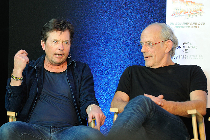 Кристофер Ллойд и Майкл Джей Фокс во время во время фестиваля Comic Con в Лондоне, 2015 год