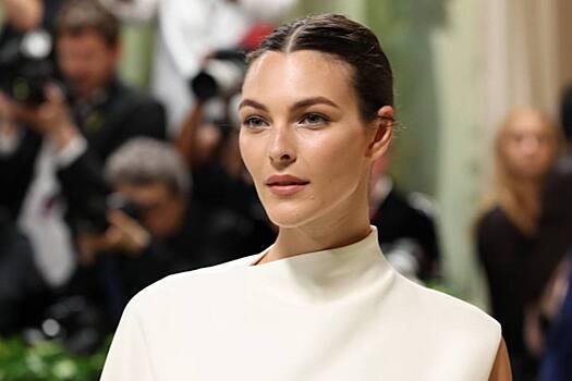Возлюбленная ДиКаприо разделась для Vogue и рассказала о давлении славы