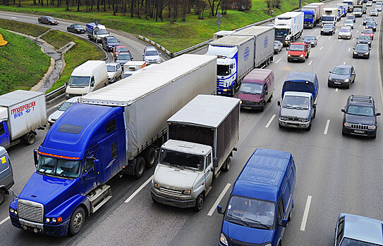 Москва перенесла ввод ограничений для фур на МКАД