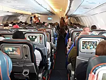 Россиянин устроил дебош в самолете и обозвал попутчика «узкоглазым»