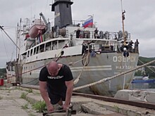 Силач cдвинул с места корабль весом четыре тысячи тонн