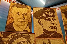 В Новосибирске выставили сделанный из хлеба портрет губернатора Травникова