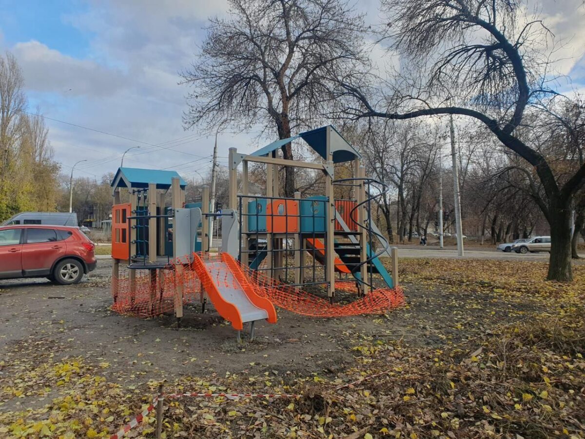 В Заводском районе Саратова установлена детская площадка